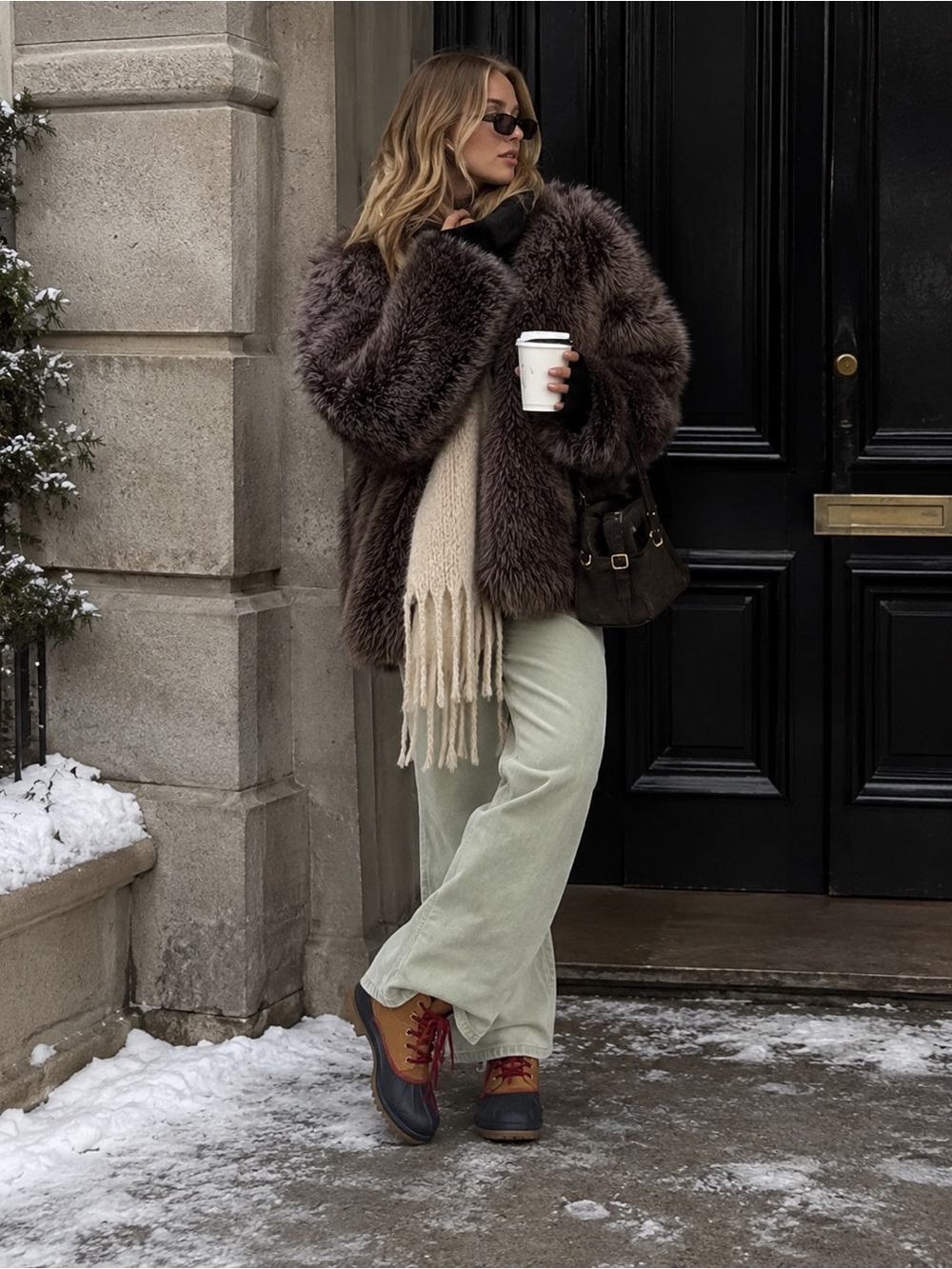 Gap Sherpa-Lined Women’s Duck Boots | Winter Snow Boots - Picture 2 of 14